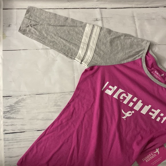 💗🆕 Susan G Komen “Fighter” Breast Cancer Awareness Tee - Picture 2 of 7